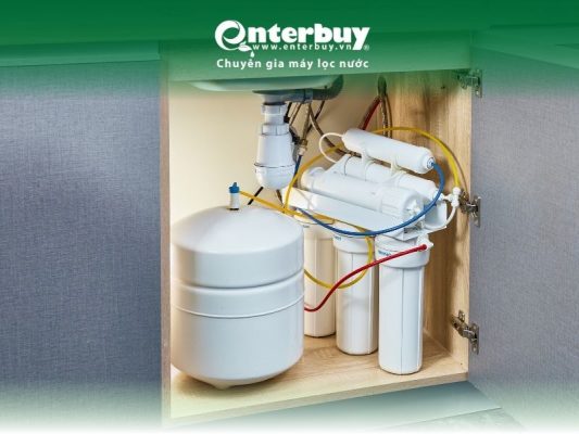 Lắp máy lọc nước dưới chậu rửa giúp tiết kiệm diện tích