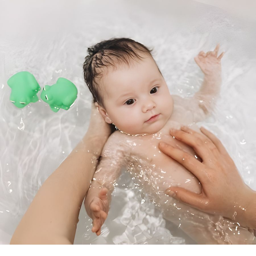 Chuyên gia khuyến cáo không nên tắm cho bé bằng nước máy trực tiếp