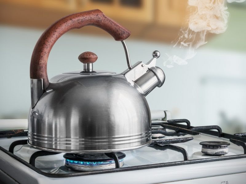 Đun sôi là cách đơn giản để xử lý clo trong nước máy