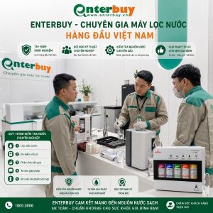 Kỹ thuật viên Enterbuy kiểm tra chất lượng nước