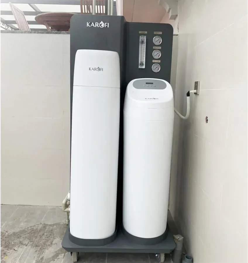 Hệ lọc tổng Karofi lắp thực tế tại không gian nhà rộng trước khi hoàn thiện
