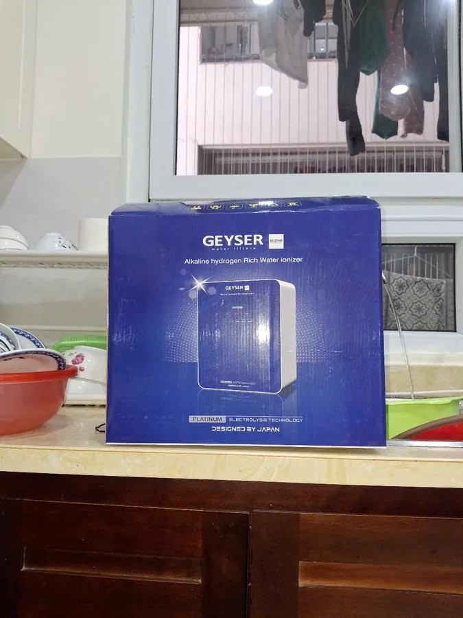 Bối cảnh bồn chứa/đường ống cho thấy gia đình bạn cần tính cả áp lực nước, lưu lượng và lối bảo trì sau này.