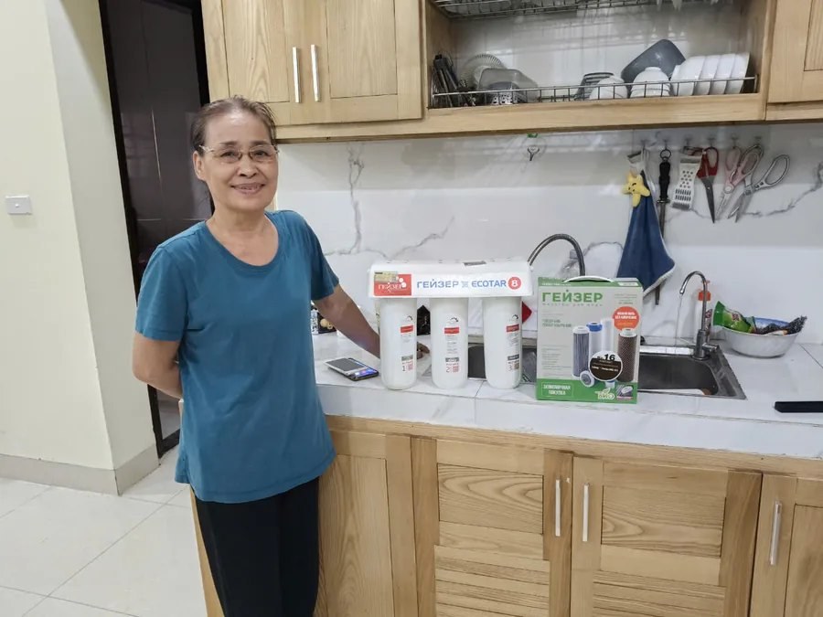 Bối cảnh bồn chứa/đường ống cho thấy gia đình bạn cần tính cả áp lực nước, lưu lượng và lối bảo trì sau này.