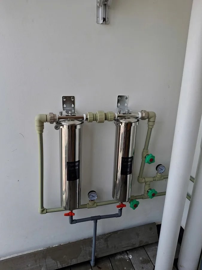Lọc tổng cho nhà phố có bồn mái: Geyser Ecotar, Karofi hay AO Smith cần lưu ý gì?