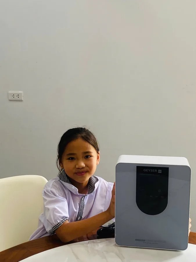 Bối cảnh bồn chứa/đường ống cho thấy gia đình bạn cần tính cả áp lực nước, lưu lượng và lối bảo trì sau này.